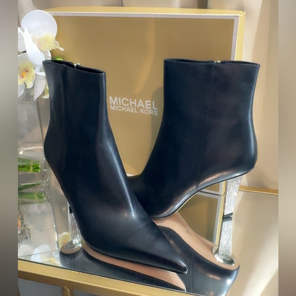 $325 MICHAEL KORS “Halle” Leather Ankle Boot – Black, Pointed Toe,  #40F4HLHE6L
